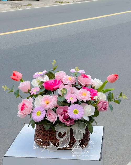 Giỏ hoa sáp tone Hồng tặng sinh nhật người yêu 