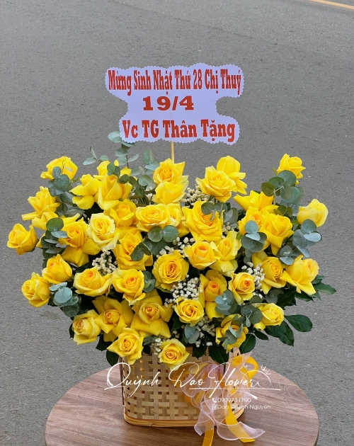 Giỏ hoa Hồng vàng tặng sinh nhật 