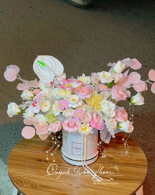 Hộp hoa tone Hồng nhẹ nhàng 