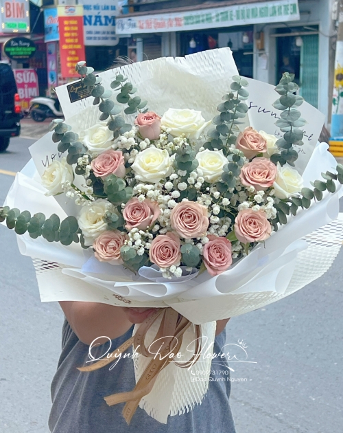 Bó hoa Hồng trắng mix hồng capuchino 