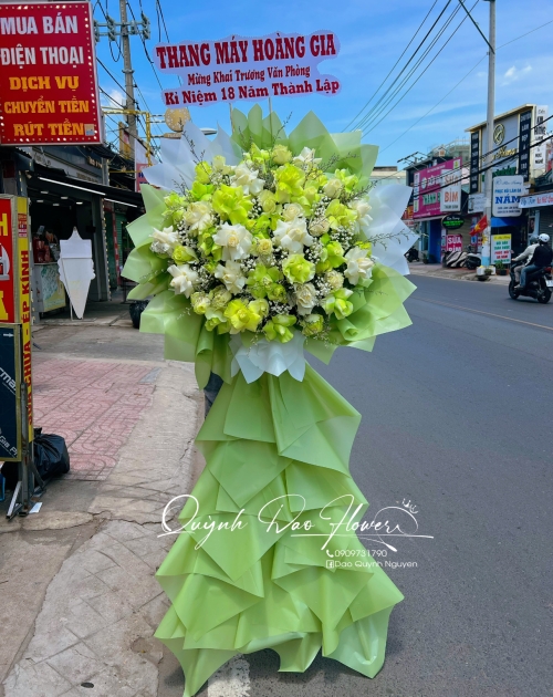 Kệ khai trương Tone xanh lá mùng lễ kỉ niệm tại Thủ Đức