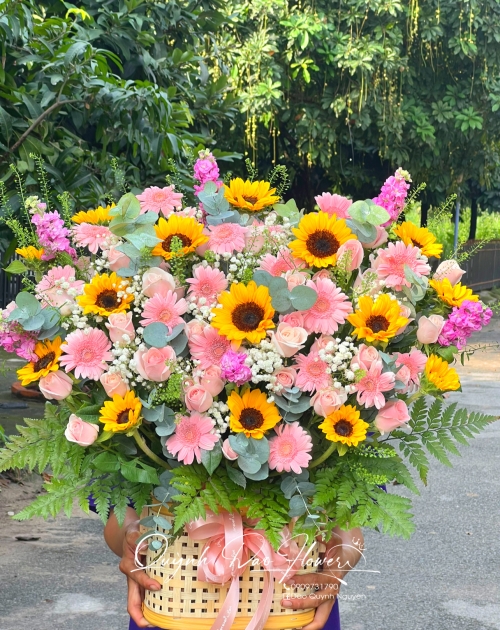 Giỏ hoa khai trương hoa hồng mix hướng dương, hoa đồng tiền 