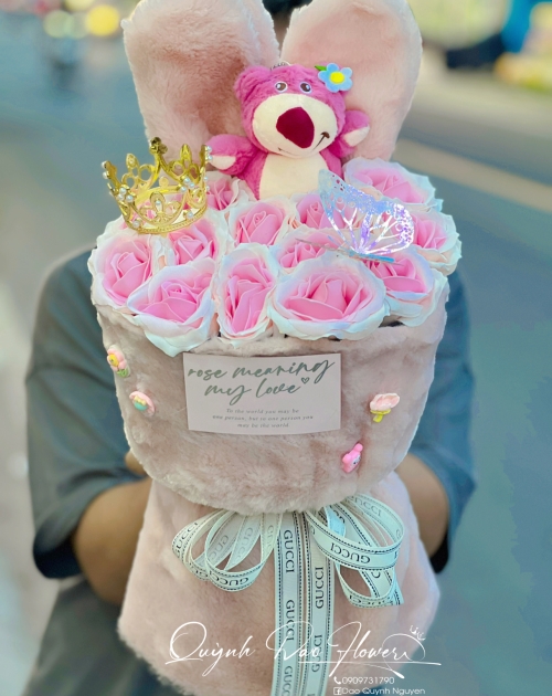 Bó hoa gấu dâu xinh 