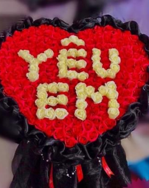 Bó hoa trái tim chữ yêu em