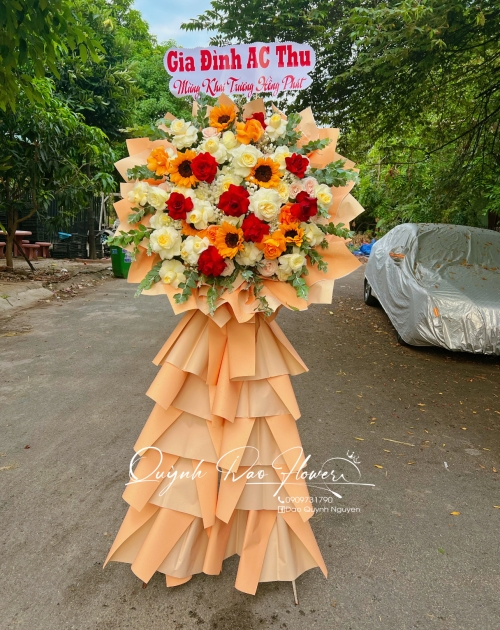 Kệ khai trương màu vàng cam