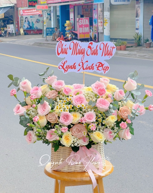 Giỏ hoa, lẵng hoa để bàn mix tone hồng  Thuận Giao