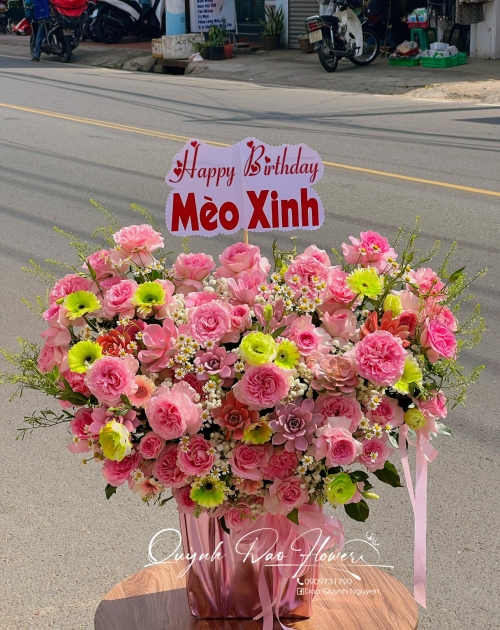 Giỏ hoa hồng paster tặng sinh nhật to đẹp tại quận 1