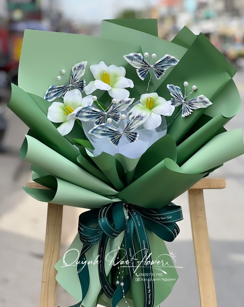 Bó hoa tiền cánh bướm xanh lá