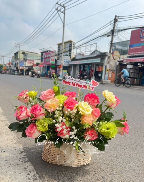 Giỏ hoa hồng nhỏ xinh