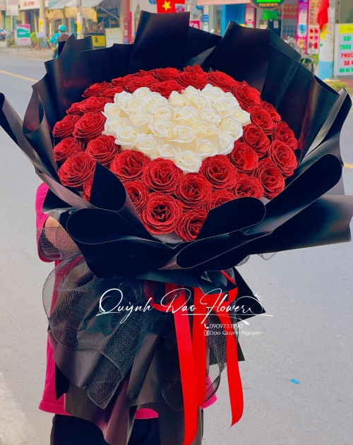 Bó hoa kim tuyến trái tim sang trọng tại quận 2