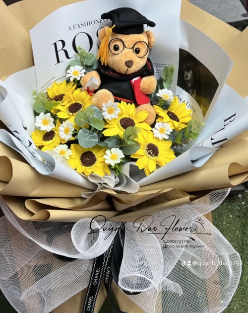 Bó hoa sáp kèm gấu tốt nghiệp 