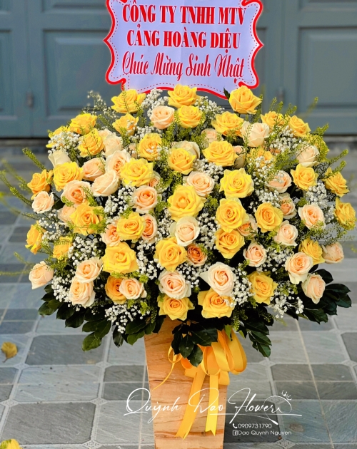 Giỏ hoa màu vàng to đẹp tặng công ty 