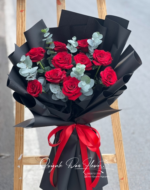 Bó hoa hồng tone đen 