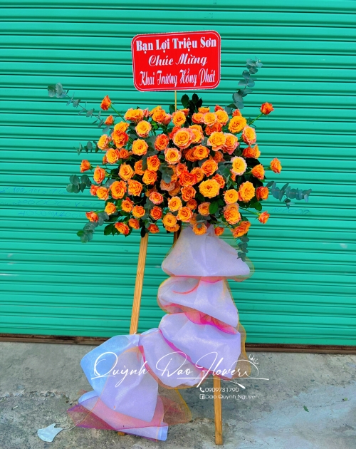 Kệ khai trương hiện đại tone cam