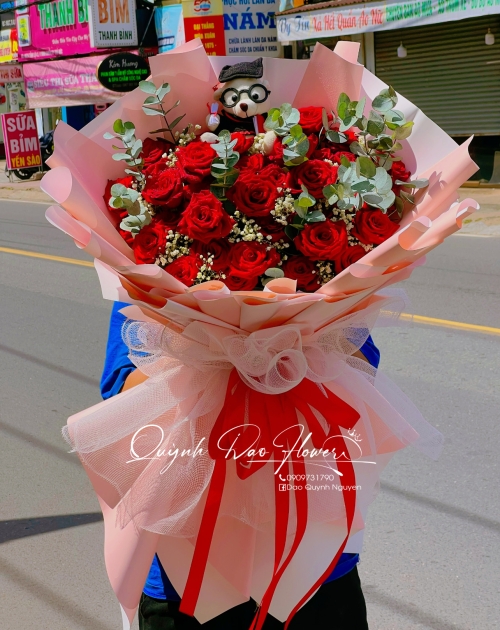 Bó hoa tốt nghiệp, chúc mừng màu đỏ kèm gấu 