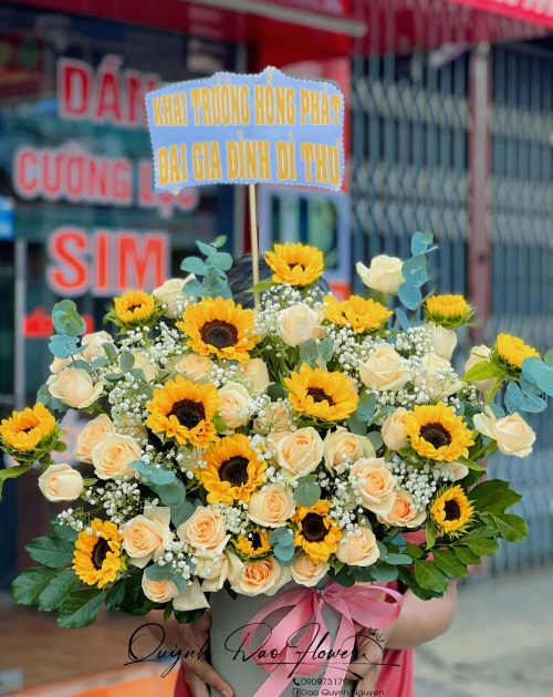 Giỏ hoa hướng dương mix hoa hồng vàng 