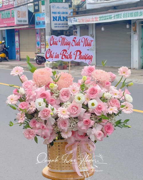 Giỏ hoa Tone Hồng kiểu hiện đại 