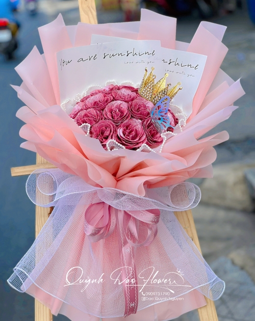 Bó hoa hồng nu kèm vương miệng 