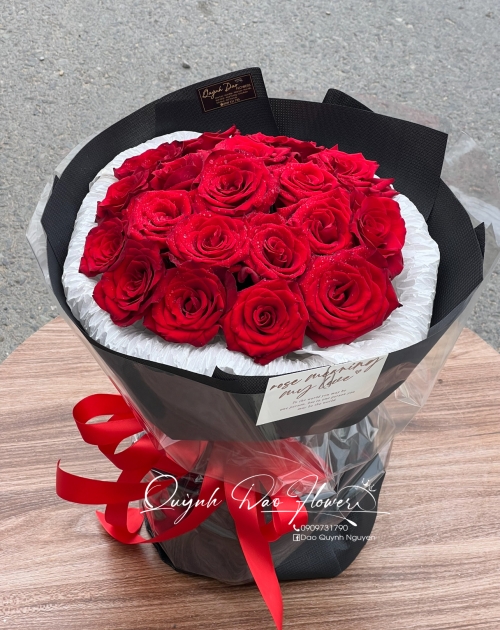 Bó hoa đỏ đen