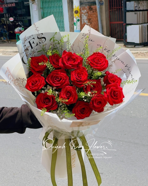 Bó hoa hồng đỏ gói đơn giản