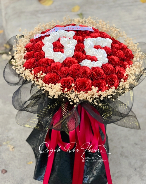 Bó hoa nhũ tròn 50 bông phối chữ
