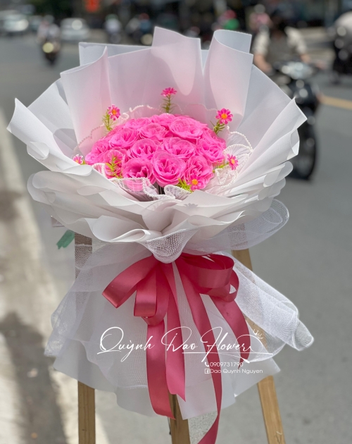 Bó hoa kim tuyến màu hồng tặng bạn thân 