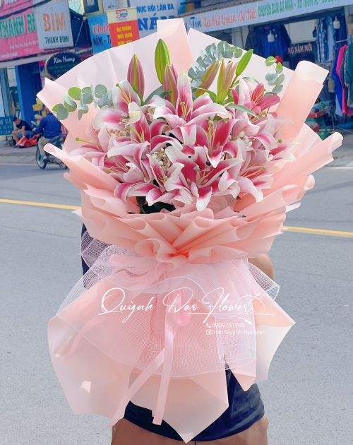 Bó hoa ly Hồng khổng lồ