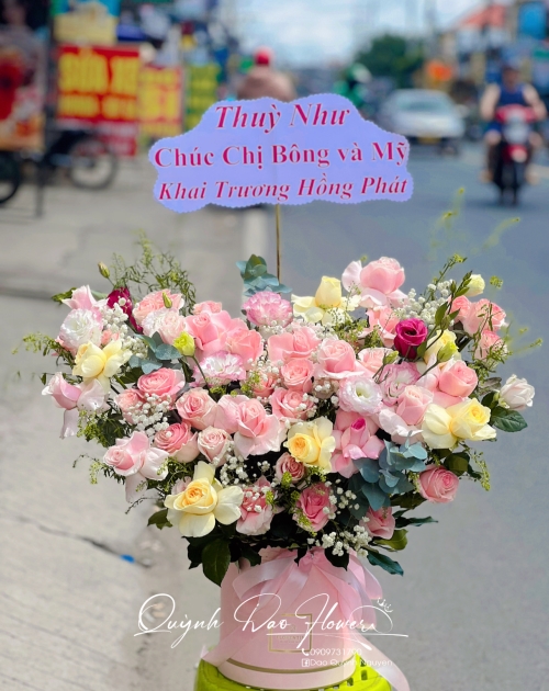 Giỏ hoa tone Hồng nhẹ nhàng 