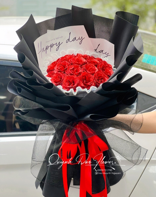 Bó hoa tặng sinh nhật sang trọng tone đen đỏ 