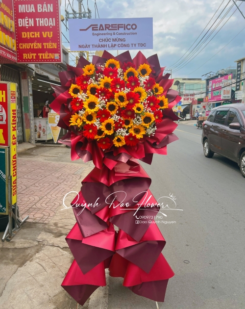 Kệ khai trương hướng dương mix hoa đồng tiền 