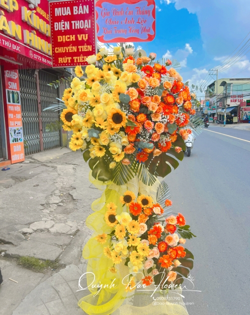 Kệ khai trương tone vàng cam