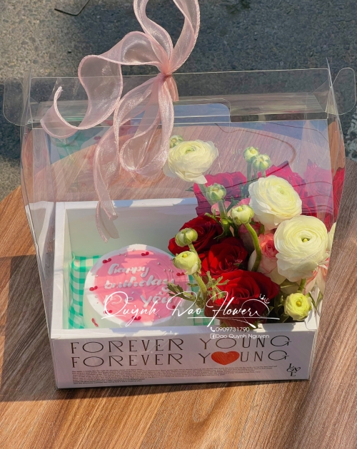 Hộp hoa kèm bánh tặng bé yêu 