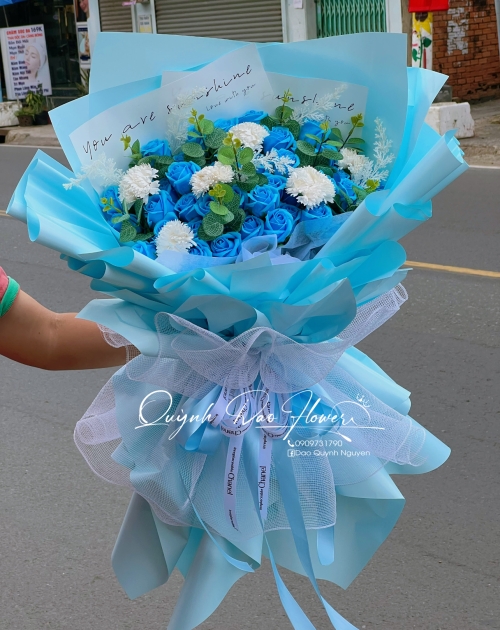 Bó hoa sáp 50 bông màu xanh dương tặng sếp nam