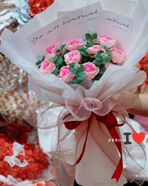 Bó hoa sáp màu Hồng nhẹ nhàng, bánh bèo