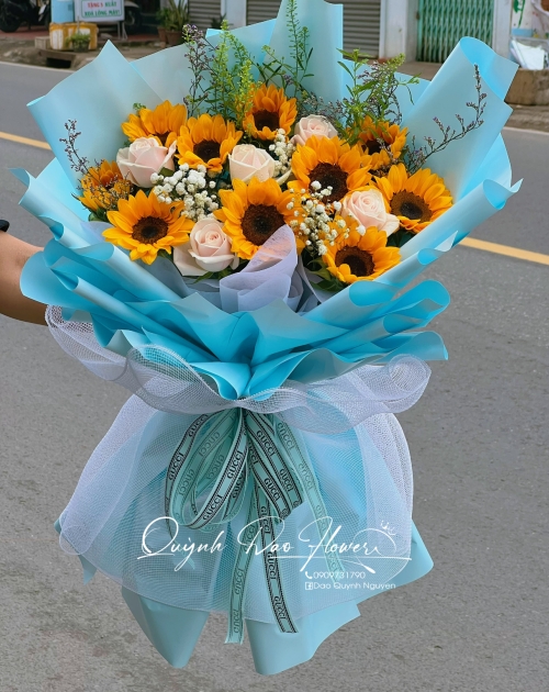 Hoa tốt nghiệp thạc sĩ