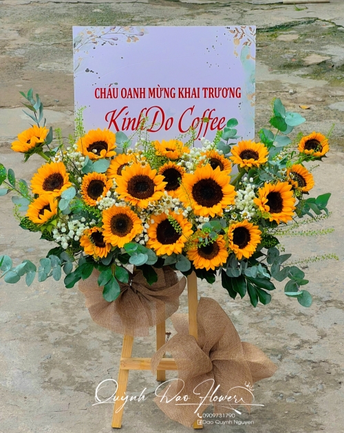 Kệ khai trương mini hoa hướng dương bảng fomex