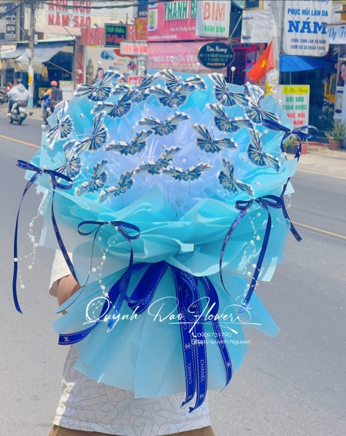 Bó hoa tiền bướm tặng nam