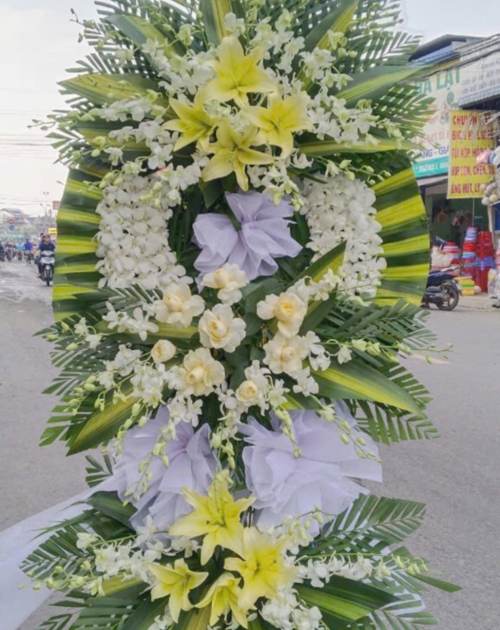 Kệ viếng  to kèm hoa ly