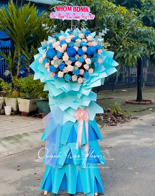 Kệ khai trương tone xanh mix cúc mẫu đơn 