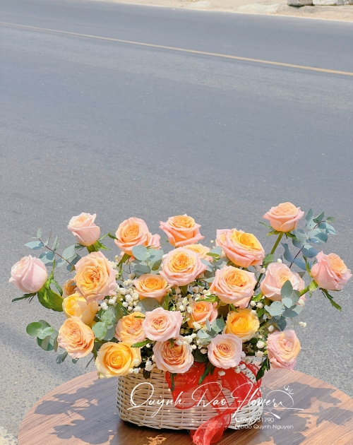Giỏ hoa tặng sinh nhật màu cam hồng 