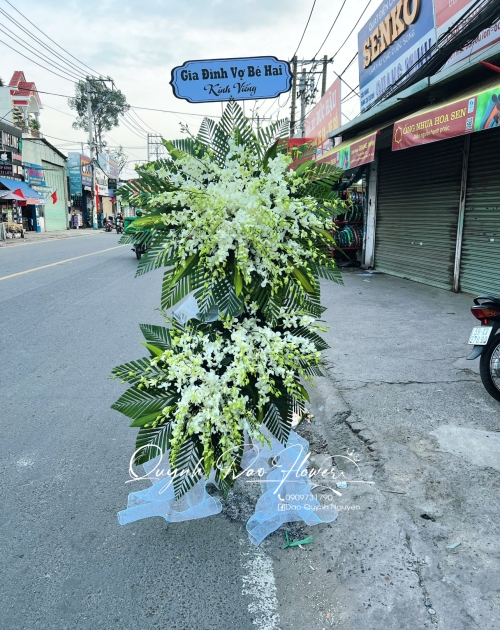 Kệ viếng lan trắng 3 tầng