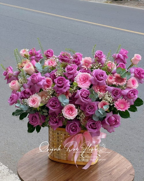 Giỏ hoa màu tím tặng mẹ