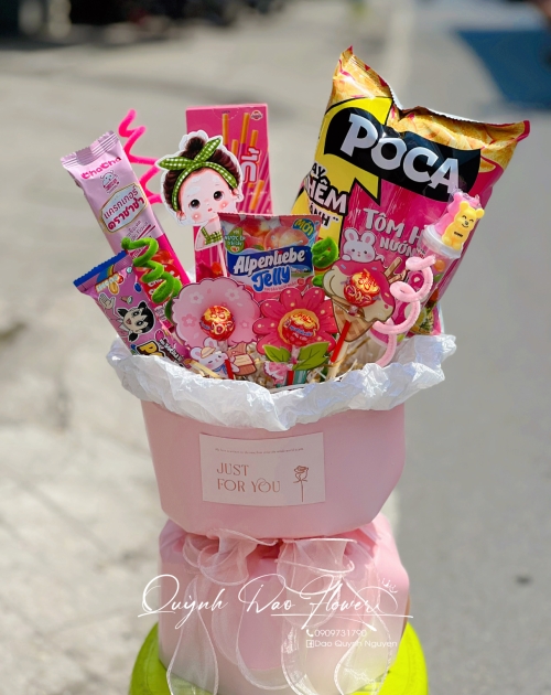 Bó hoa bánh giá rẻ cho bé 