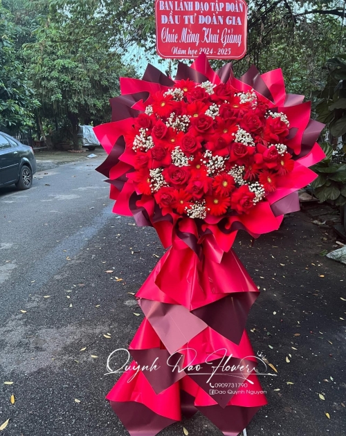 Kệ khai trương hoa hồng đỏ mix đồng tiền 