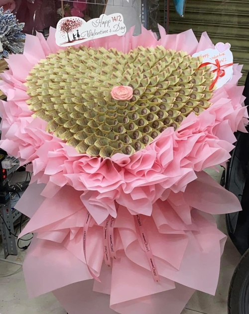 Bó hoa tiền 100 tờ