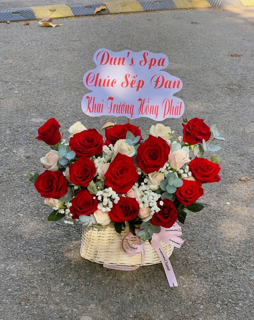 Giỏ hoa nhỏ tặng 8/3