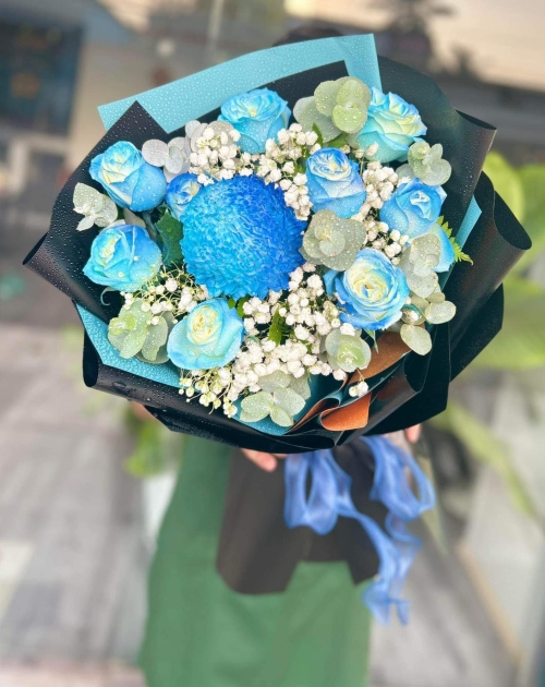 Bó hoa Hồng tone xanh dương phôi hoa cúc mẫu đơn 