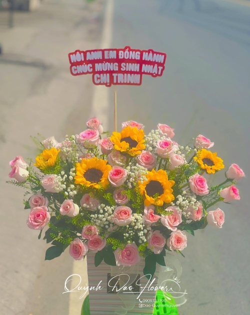 Giỏ hoa để bàn tặng sinh nhật mẹ