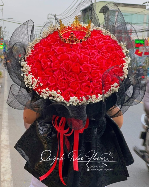 Bó hoa sáp đỏ 99 bông mix baby