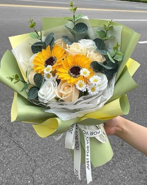 Bó hoa Hồng sáp mix hướng dương tặng tốt nghiệp 